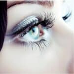 Extensions de cils : Les secrets pour des cils longs et volumineux qui impressionneront vos clientes